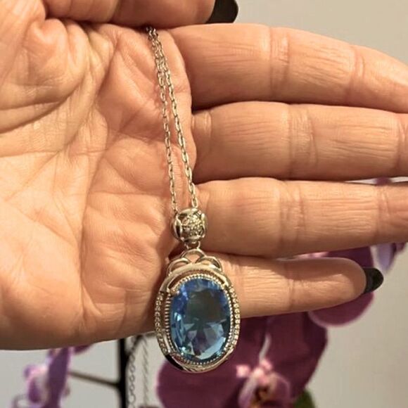 The Cassandra 925 necklace with blue cubic zirconia pendant - Picture 3 of 6